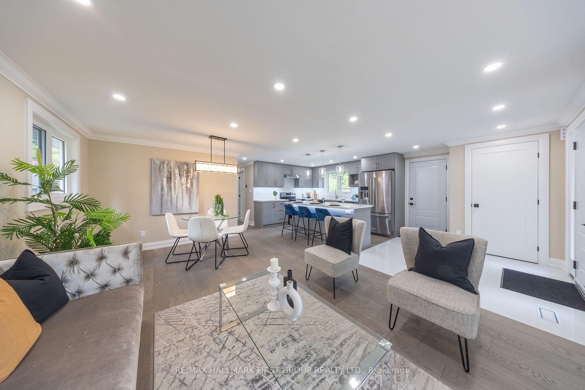 741 Downview Cres