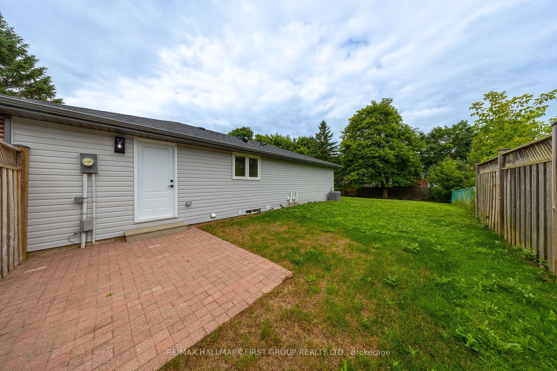 741 Downview Cres