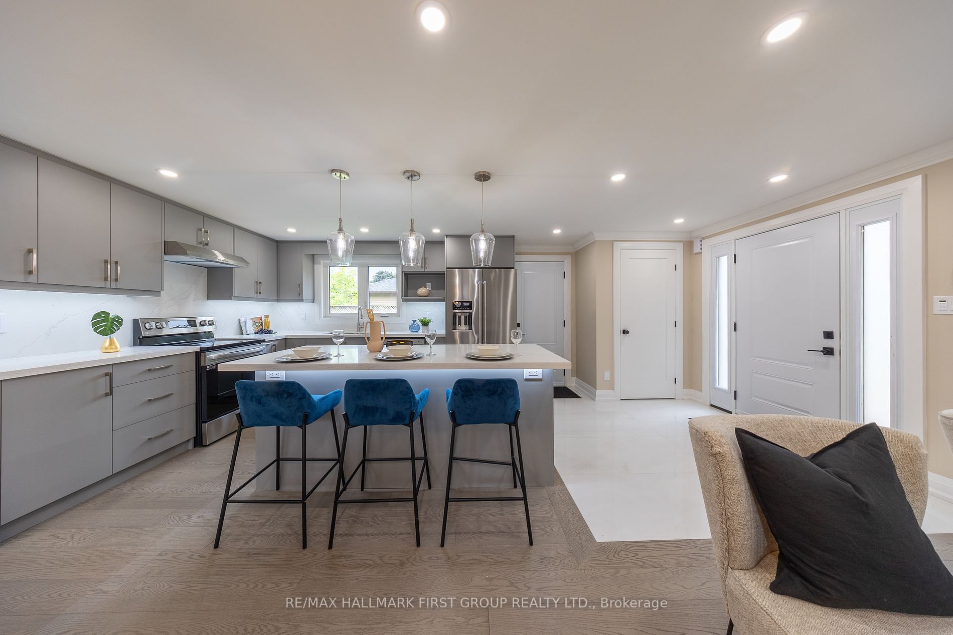 741 Downview Cres
