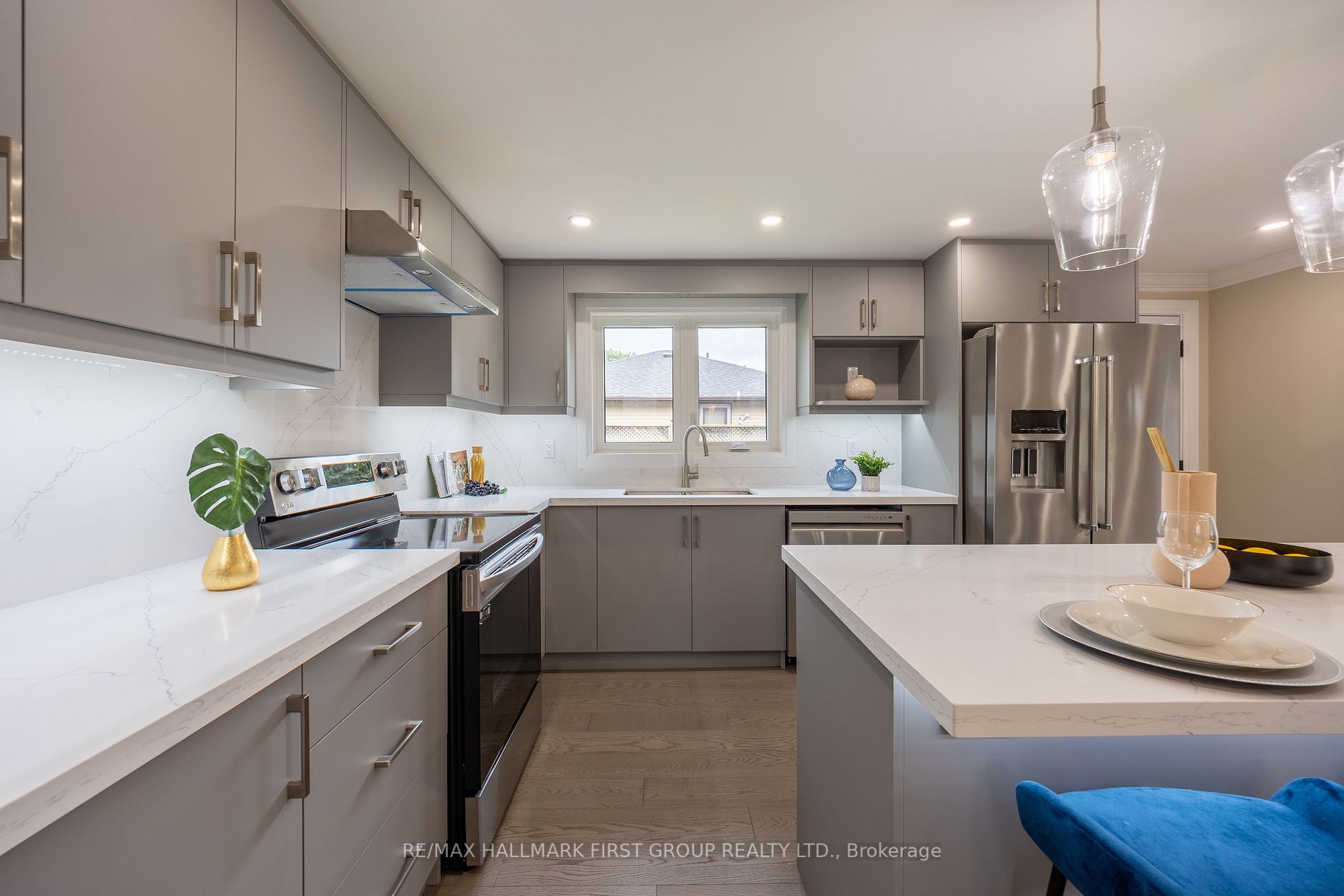 741 Downview Cres