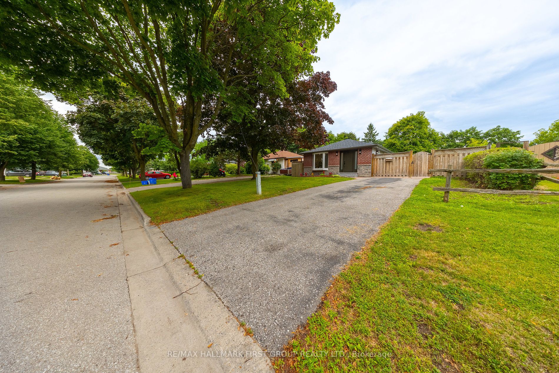 741 Downview Cres