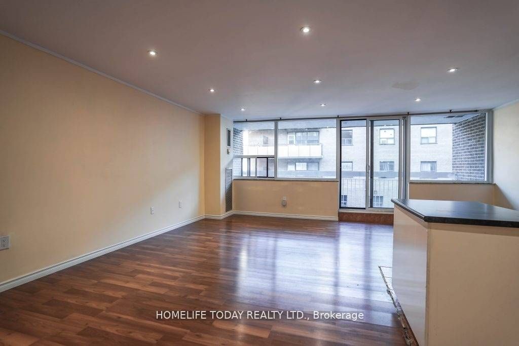 4060 Lawrence Avenue E #204