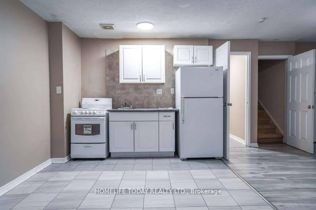 4060 Lawrence Avenue E #204