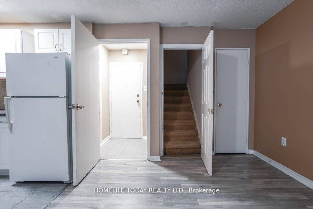 4060 Lawrence Avenue E #204