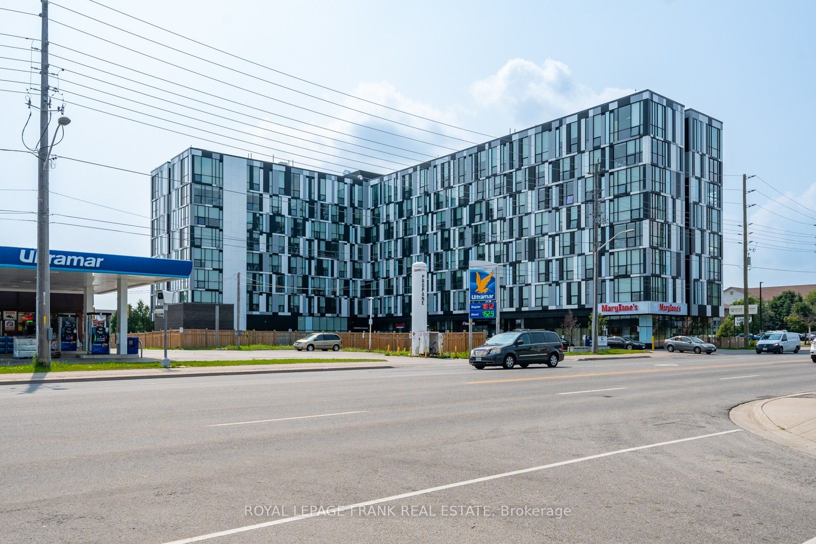 1900 Simcoe Street N #423