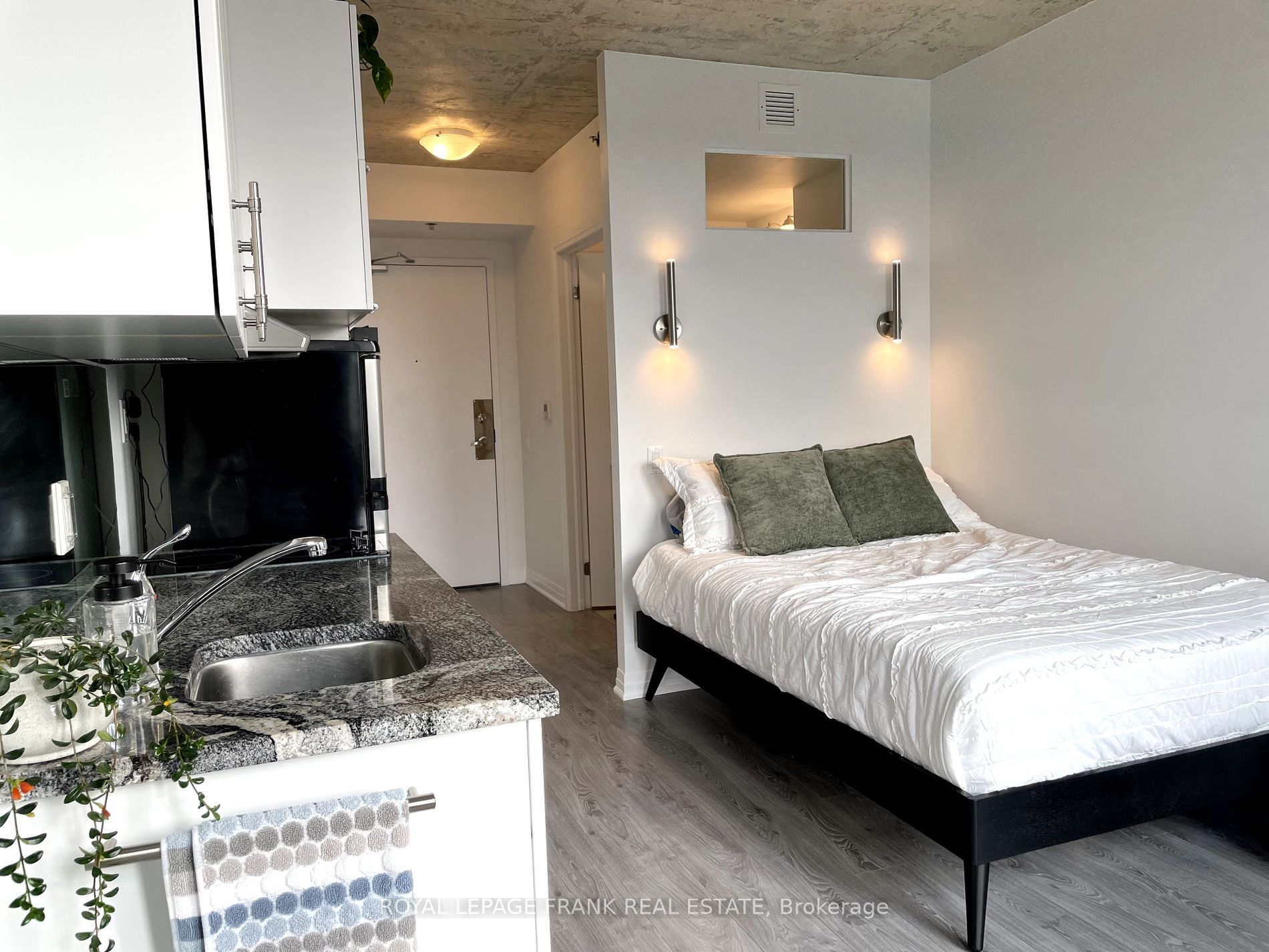 1900 Simcoe Street N #423
