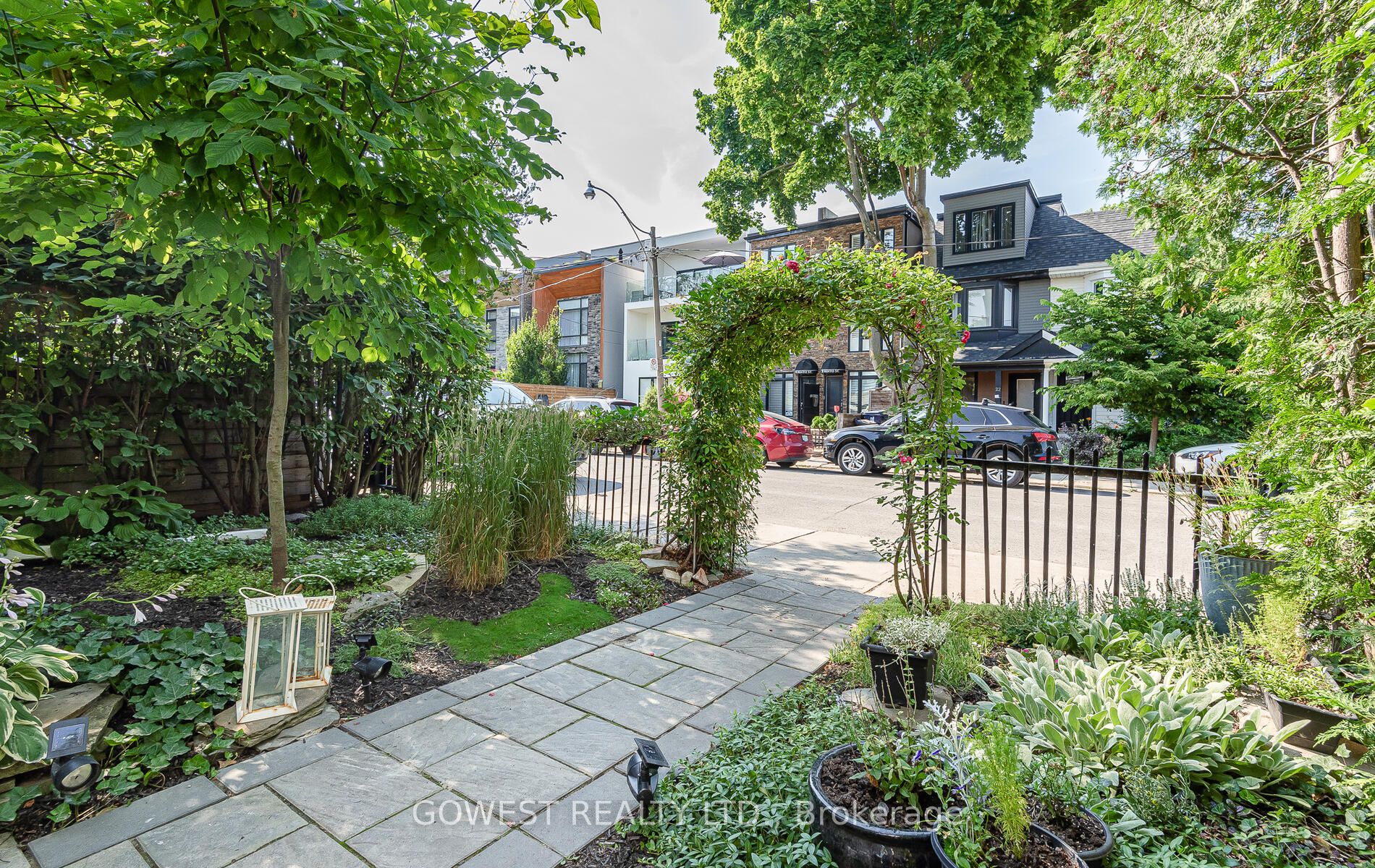 19 Minto Street