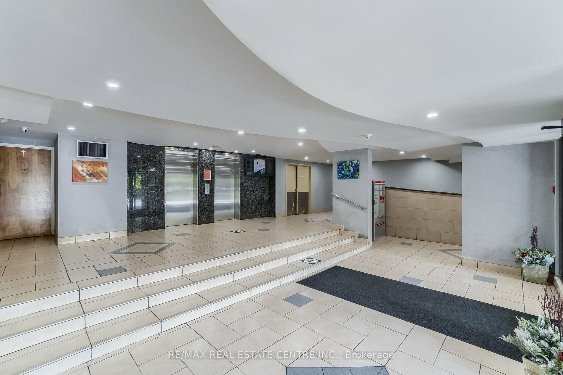 99 Blackwell Ave, #208