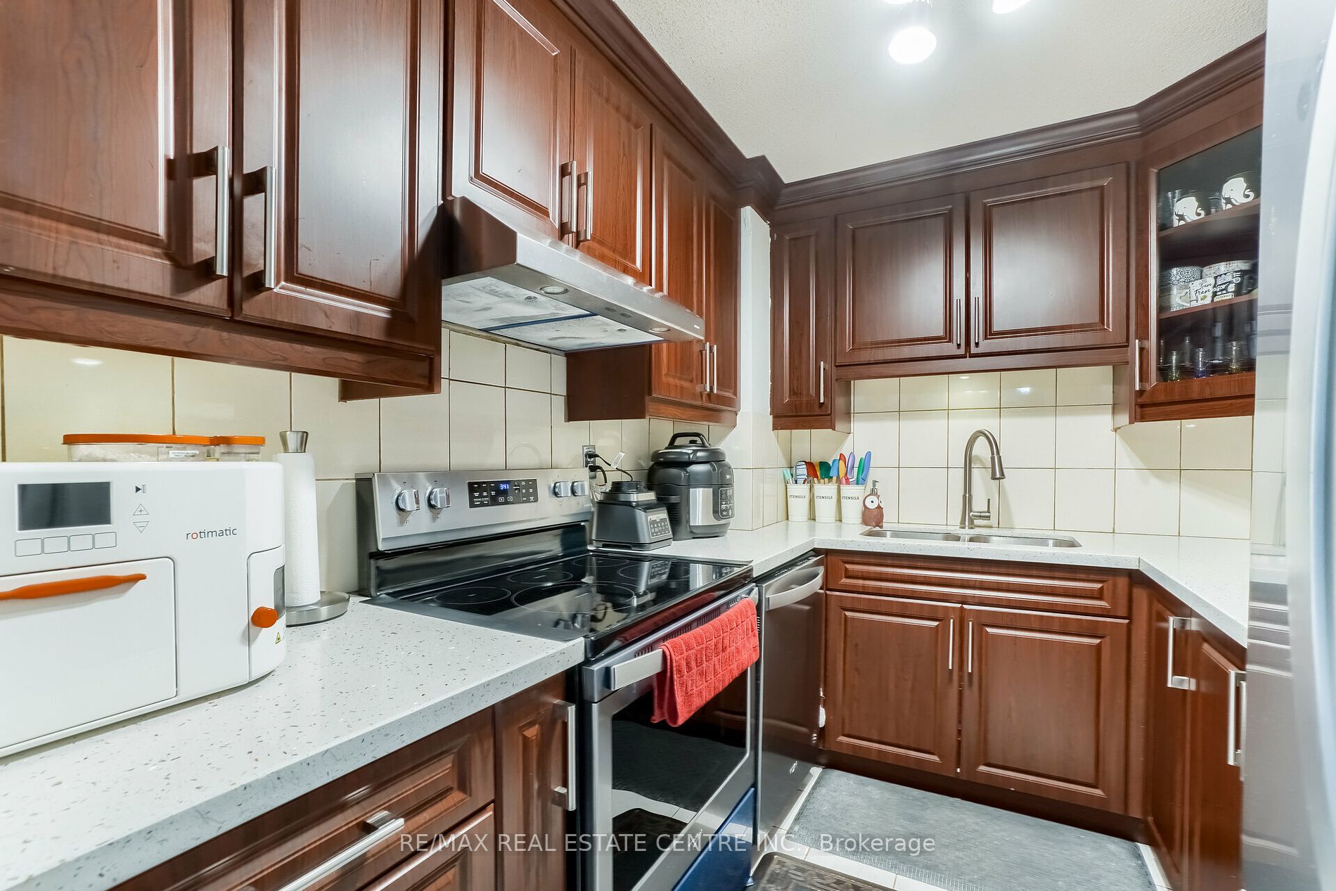 99 Blackwell Ave, #208
