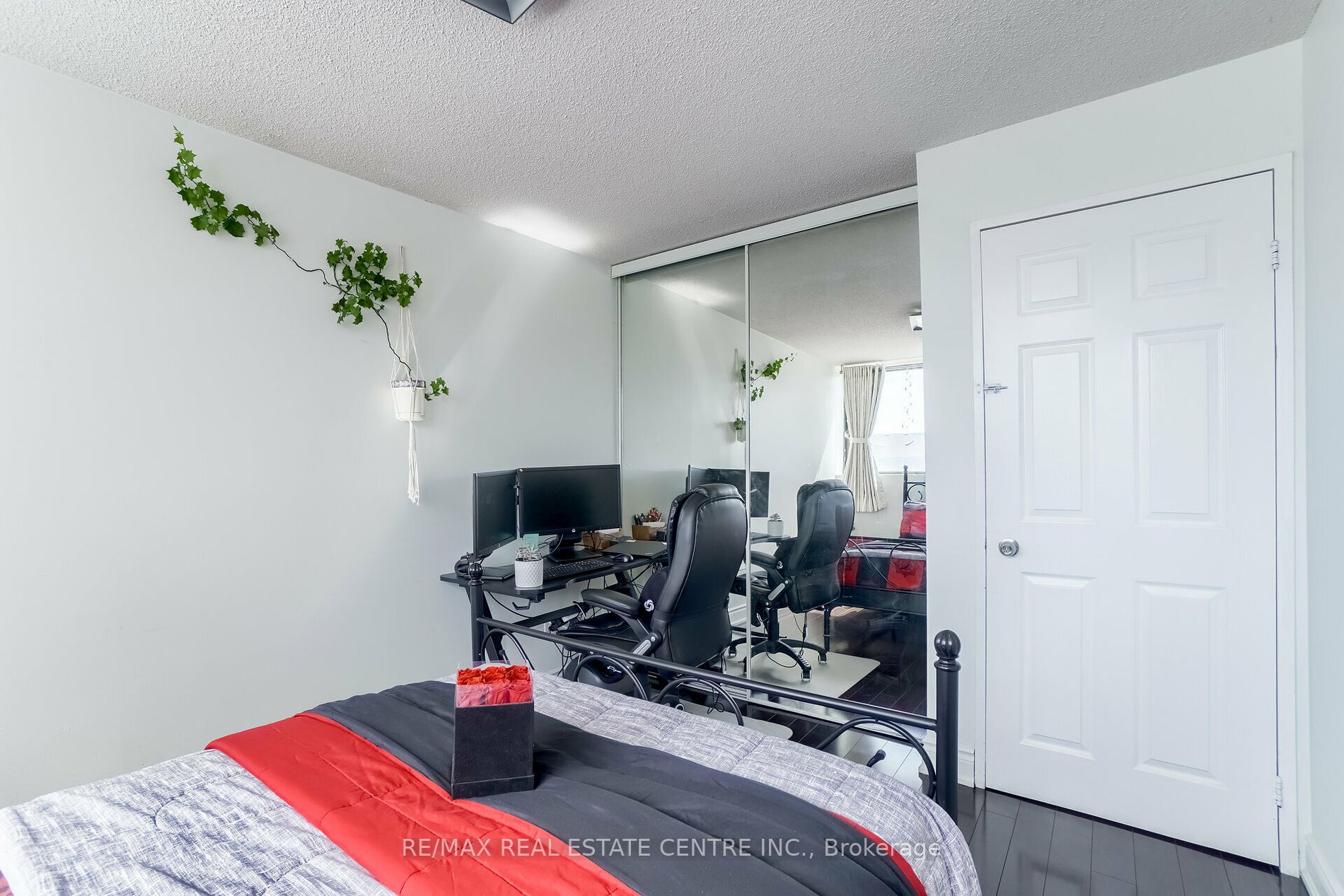 99 Blackwell Ave, #208