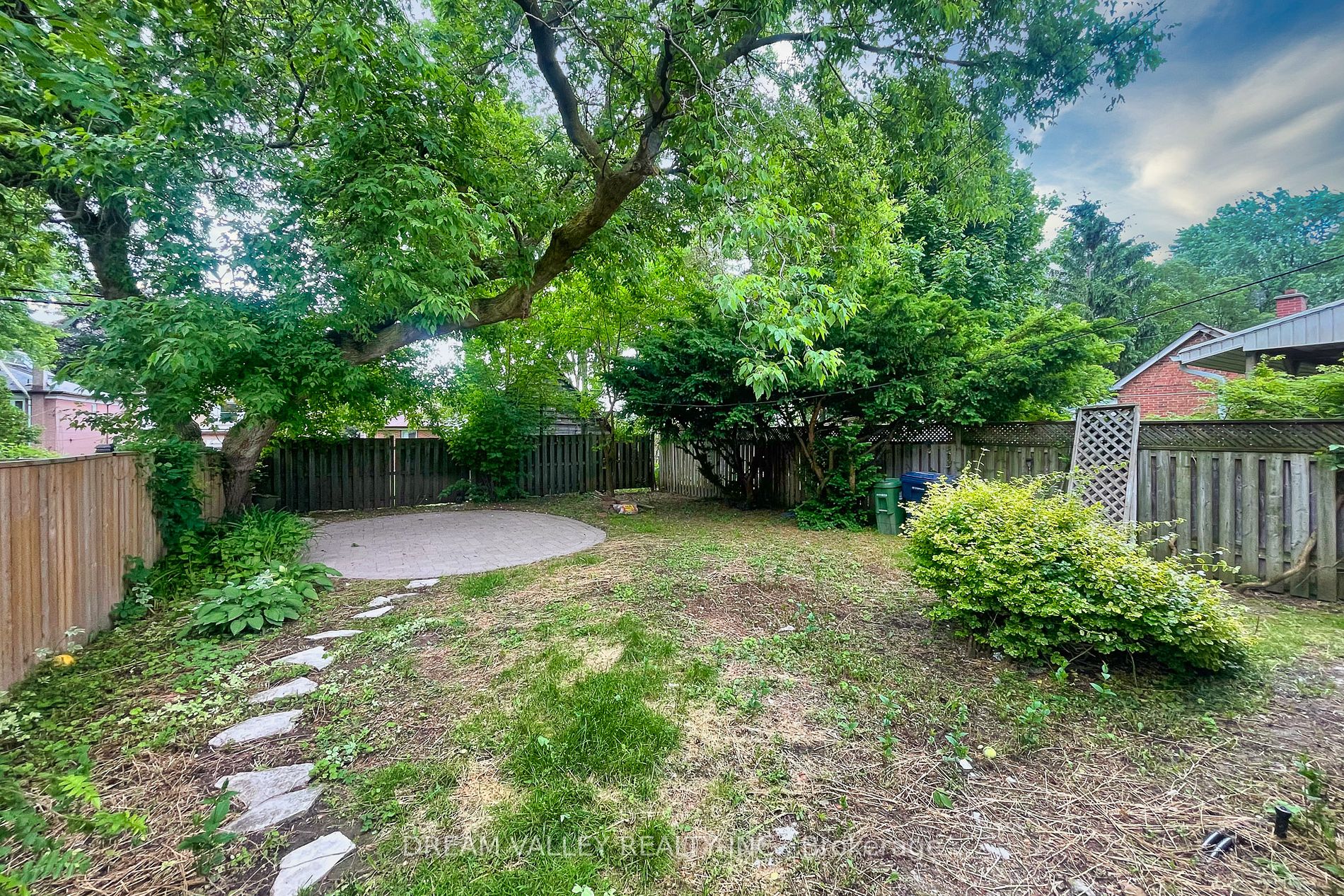 27A St Quentin Ave