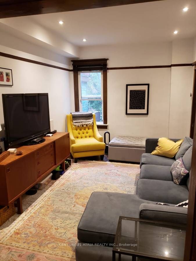 6 Boothroyd Avenue