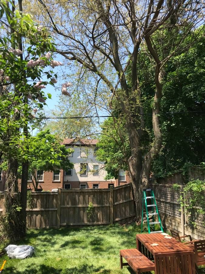 6 Boothroyd Avenue
