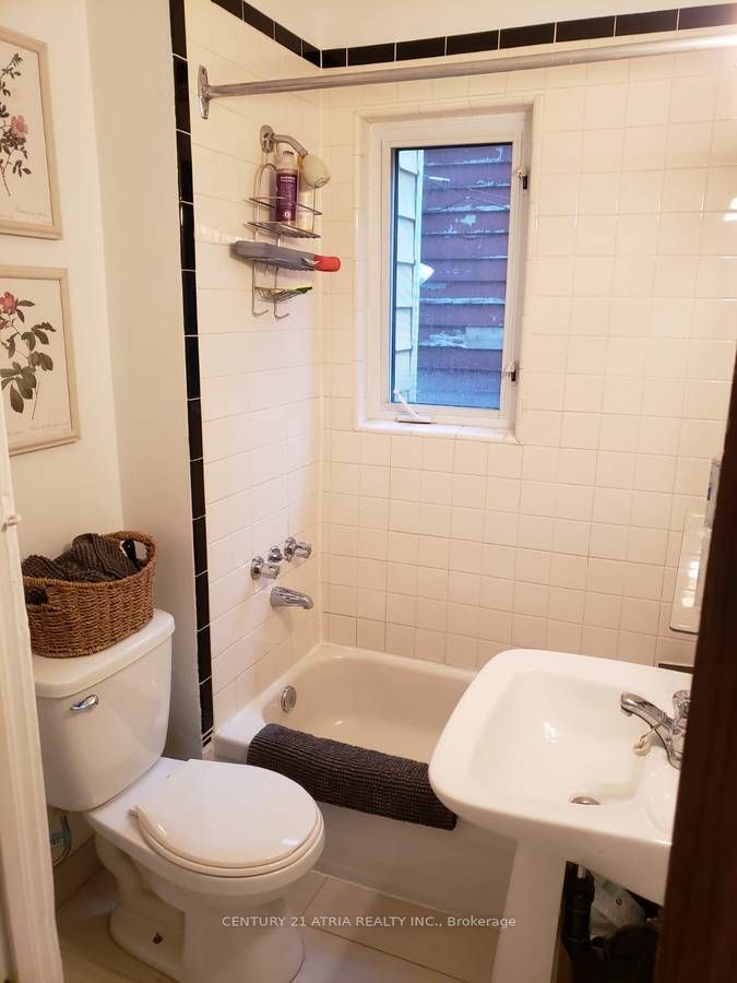 6 Boothroyd Avenue