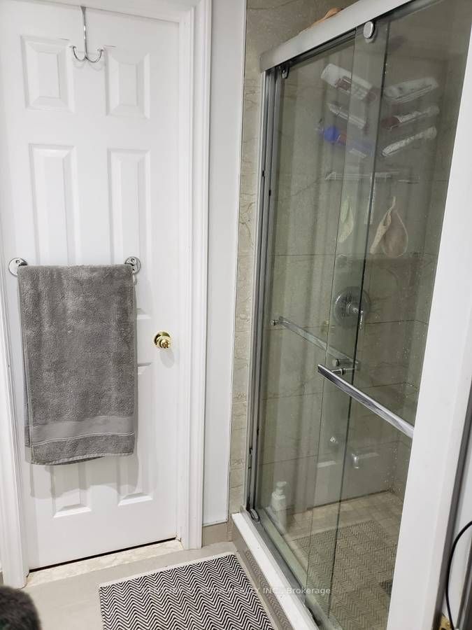 6 Boothroyd Avenue