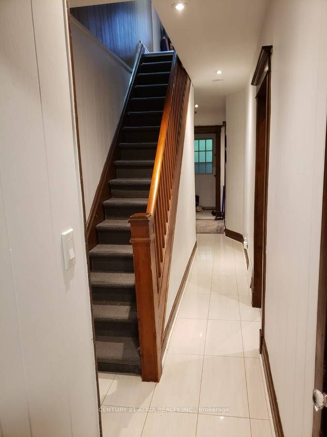 6 Boothroyd Avenue