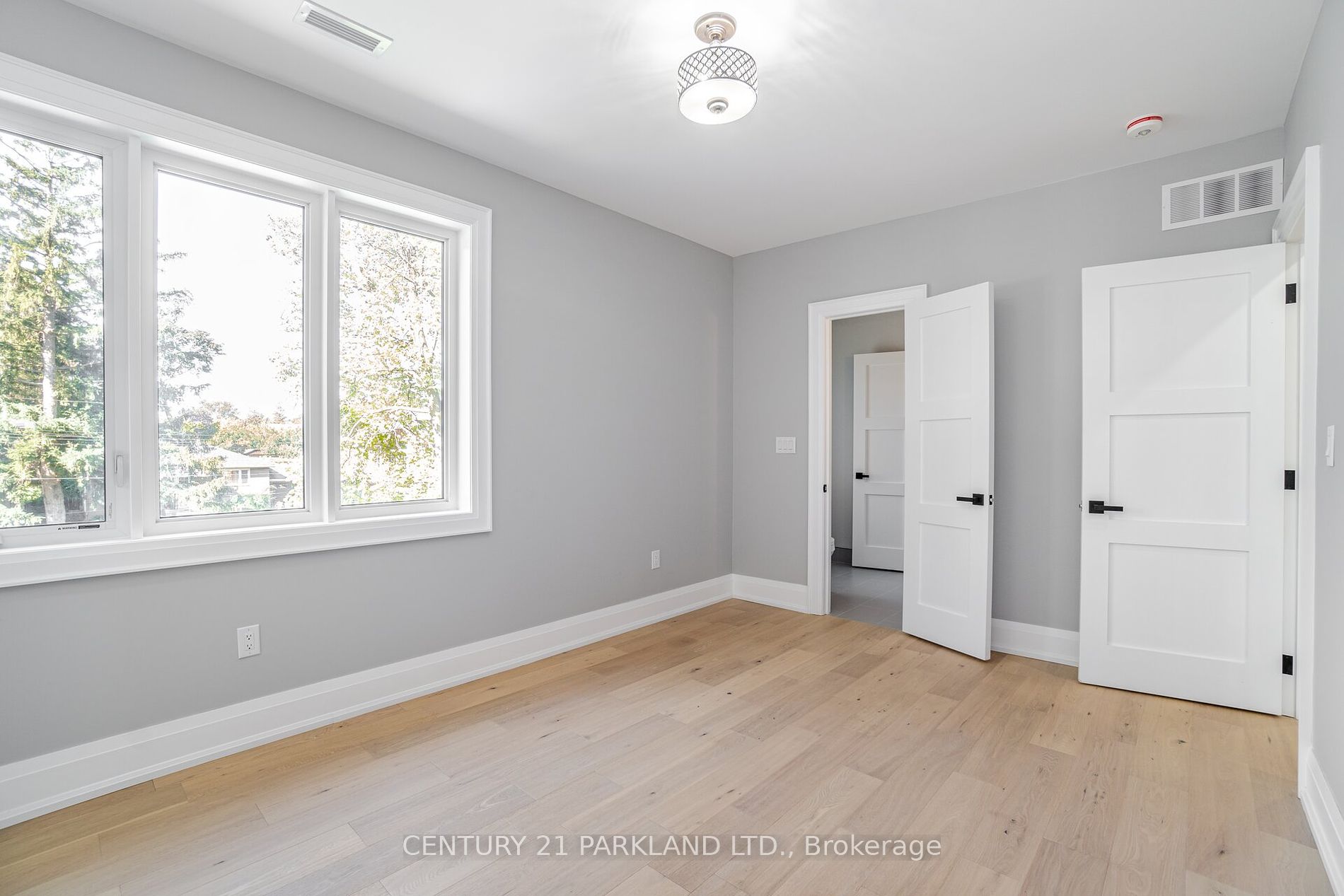 21 Falaise Rd