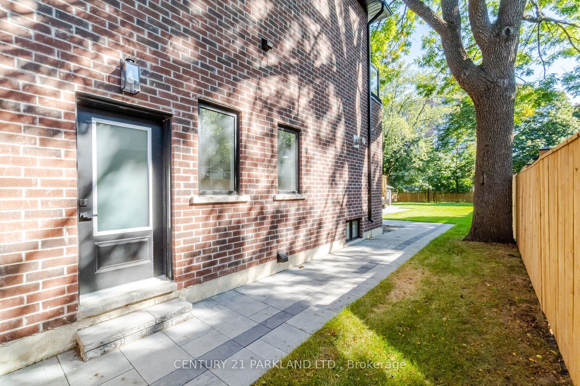 21 Falaise Rd