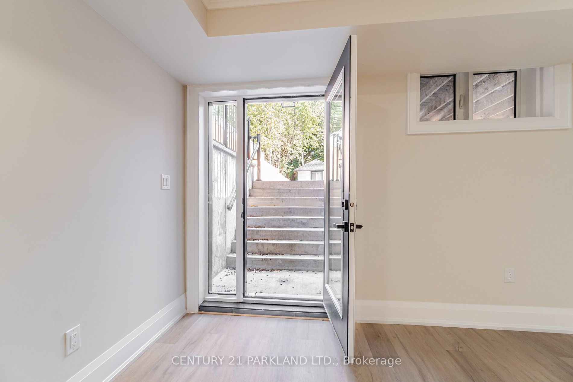 21 Falaise Rd