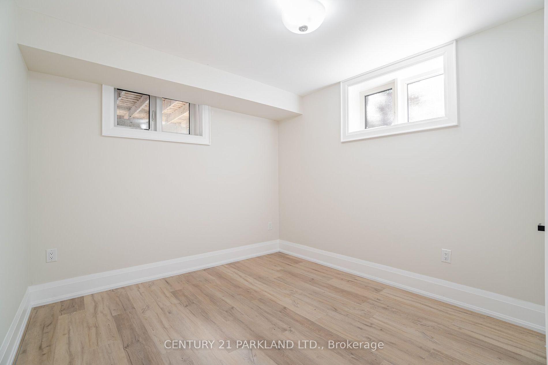 21 Falaise Rd