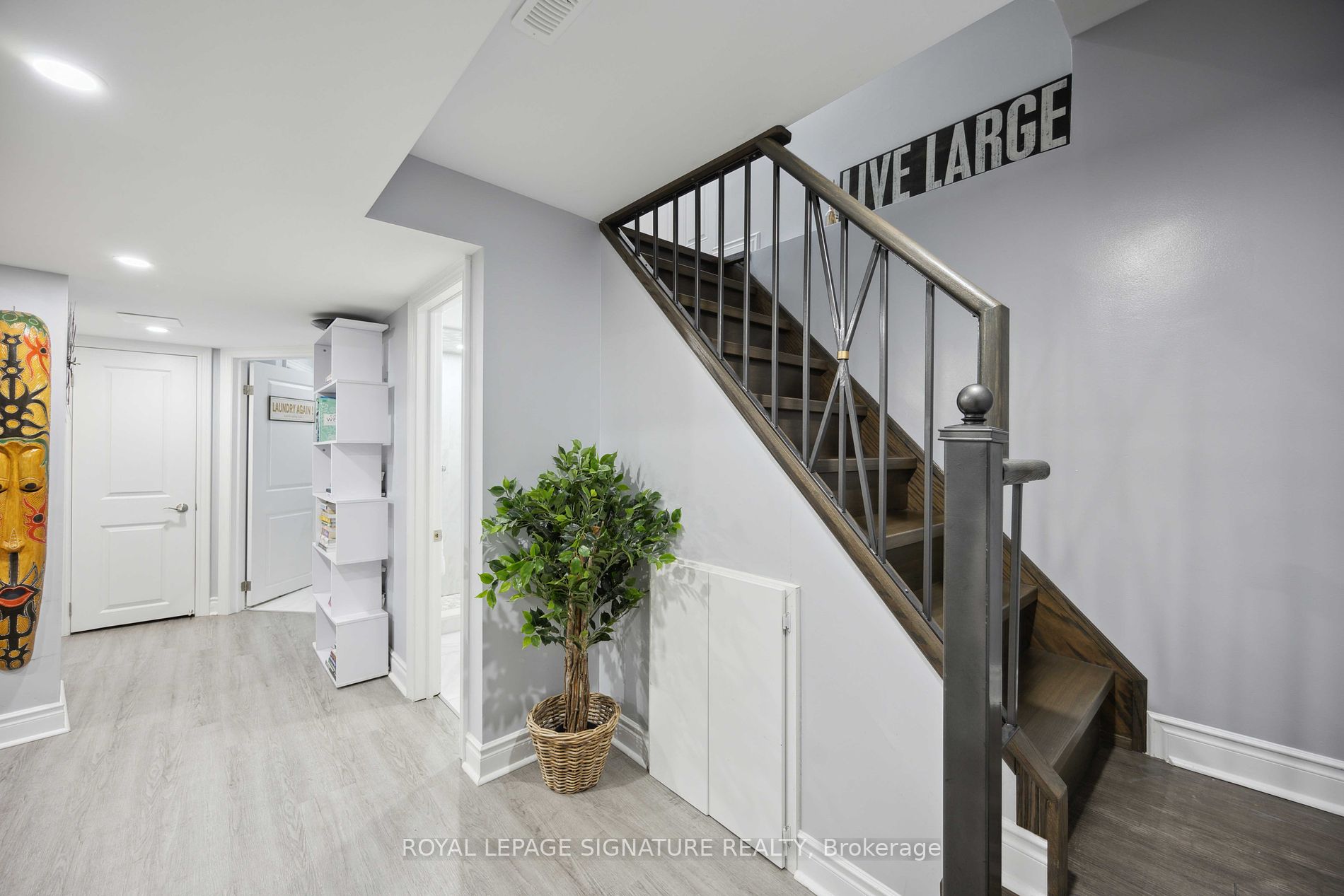 674 Sultana Square