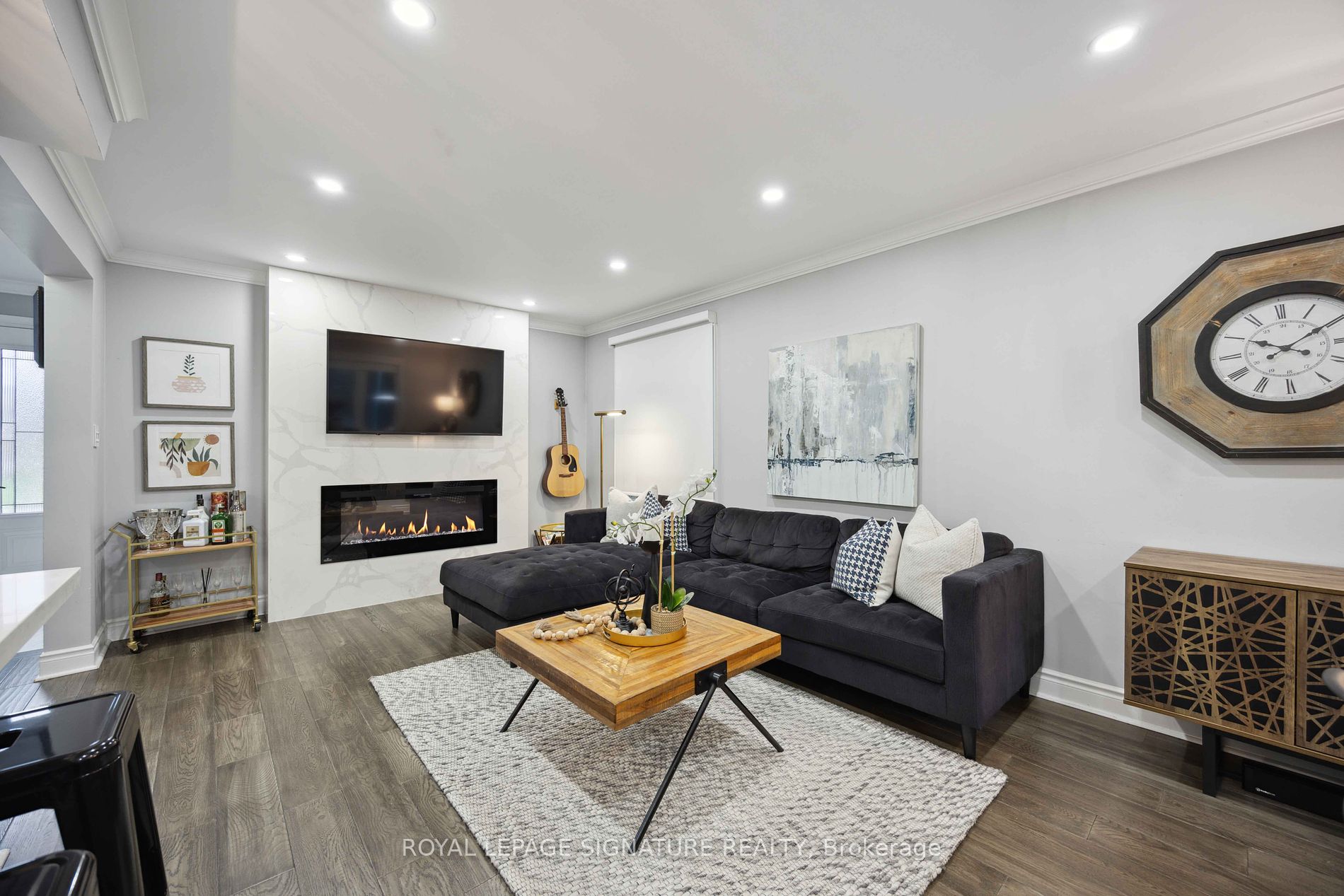 674 Sultana Square