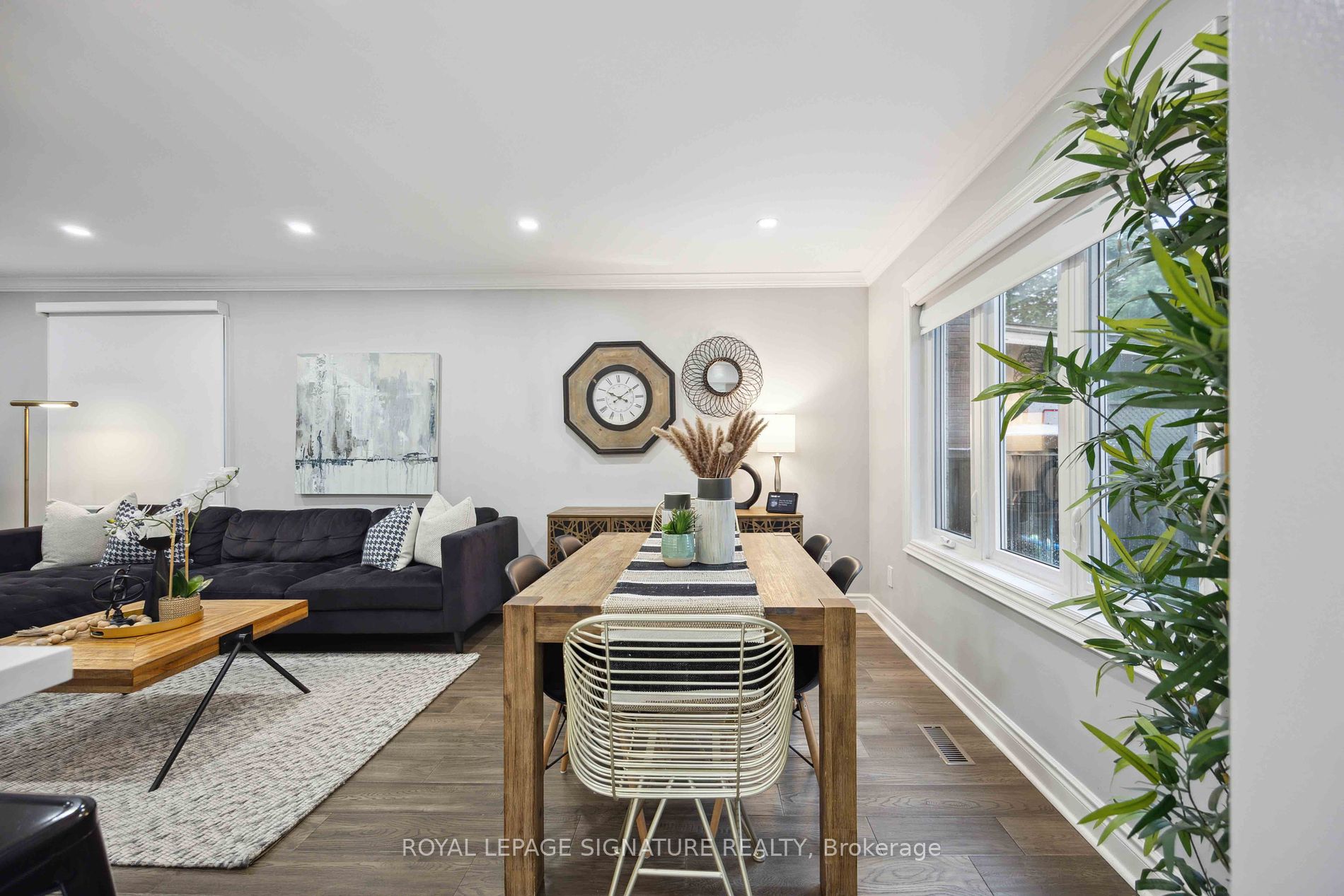 674 Sultana Square
