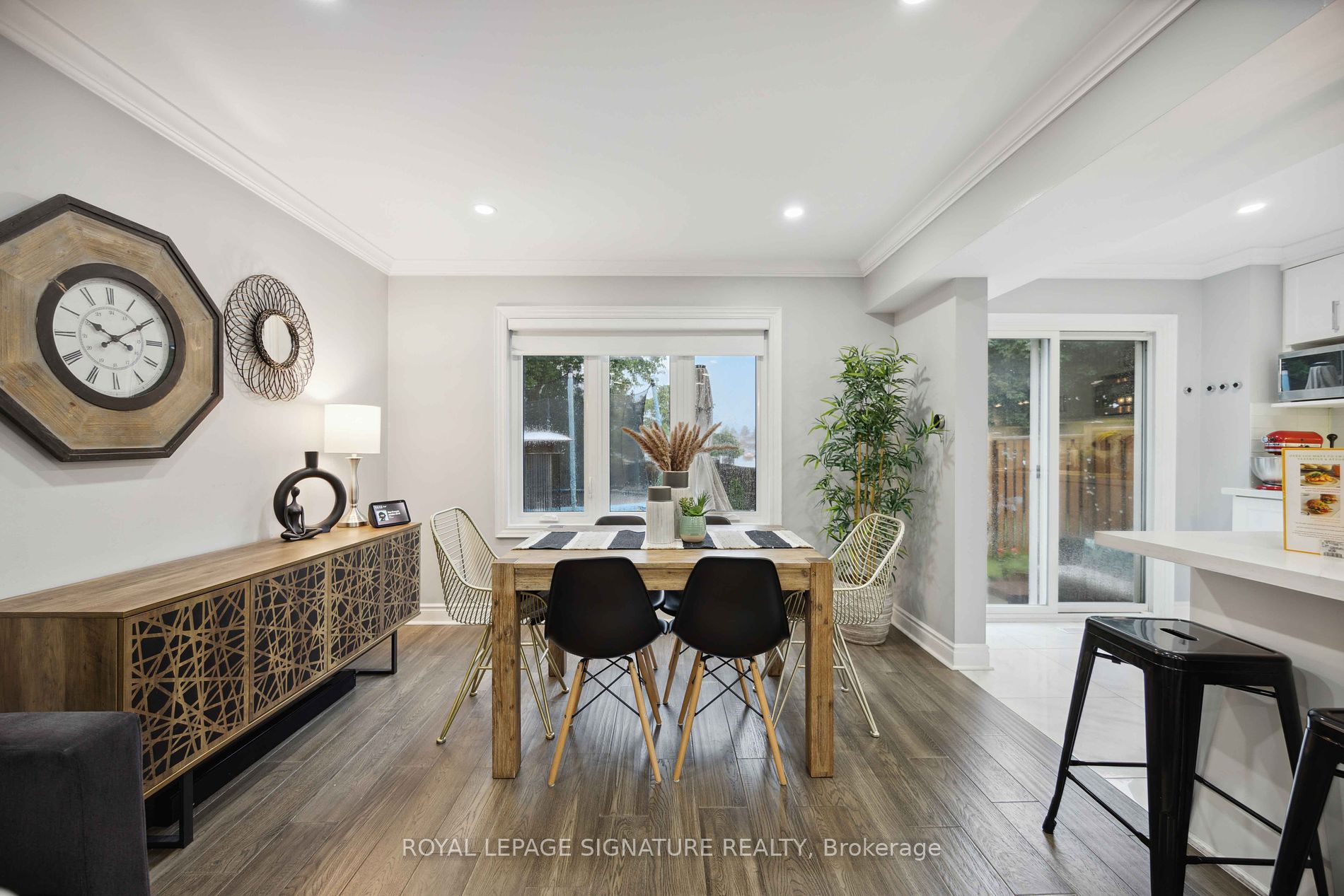 674 Sultana Square