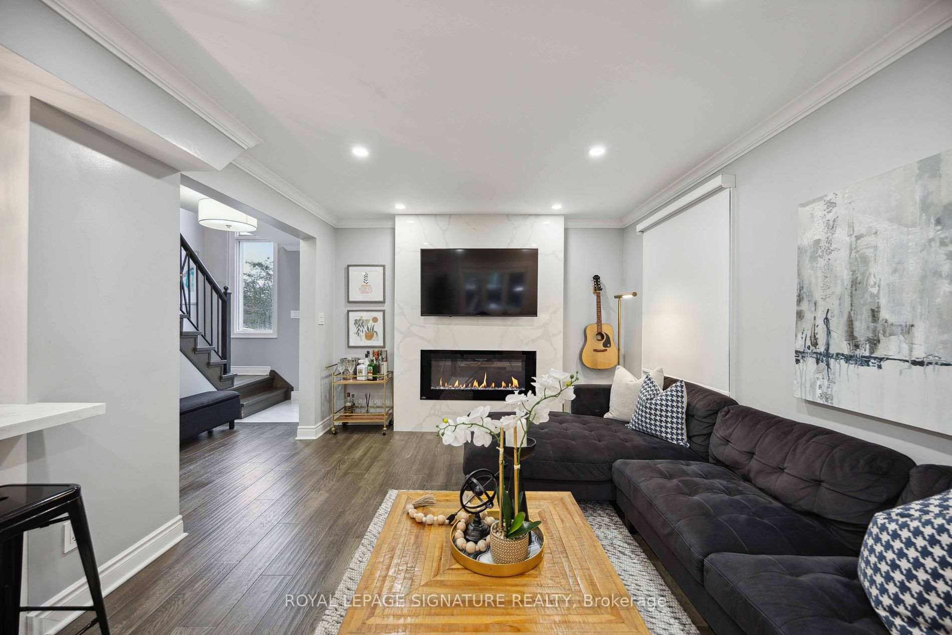 674 Sultana Square