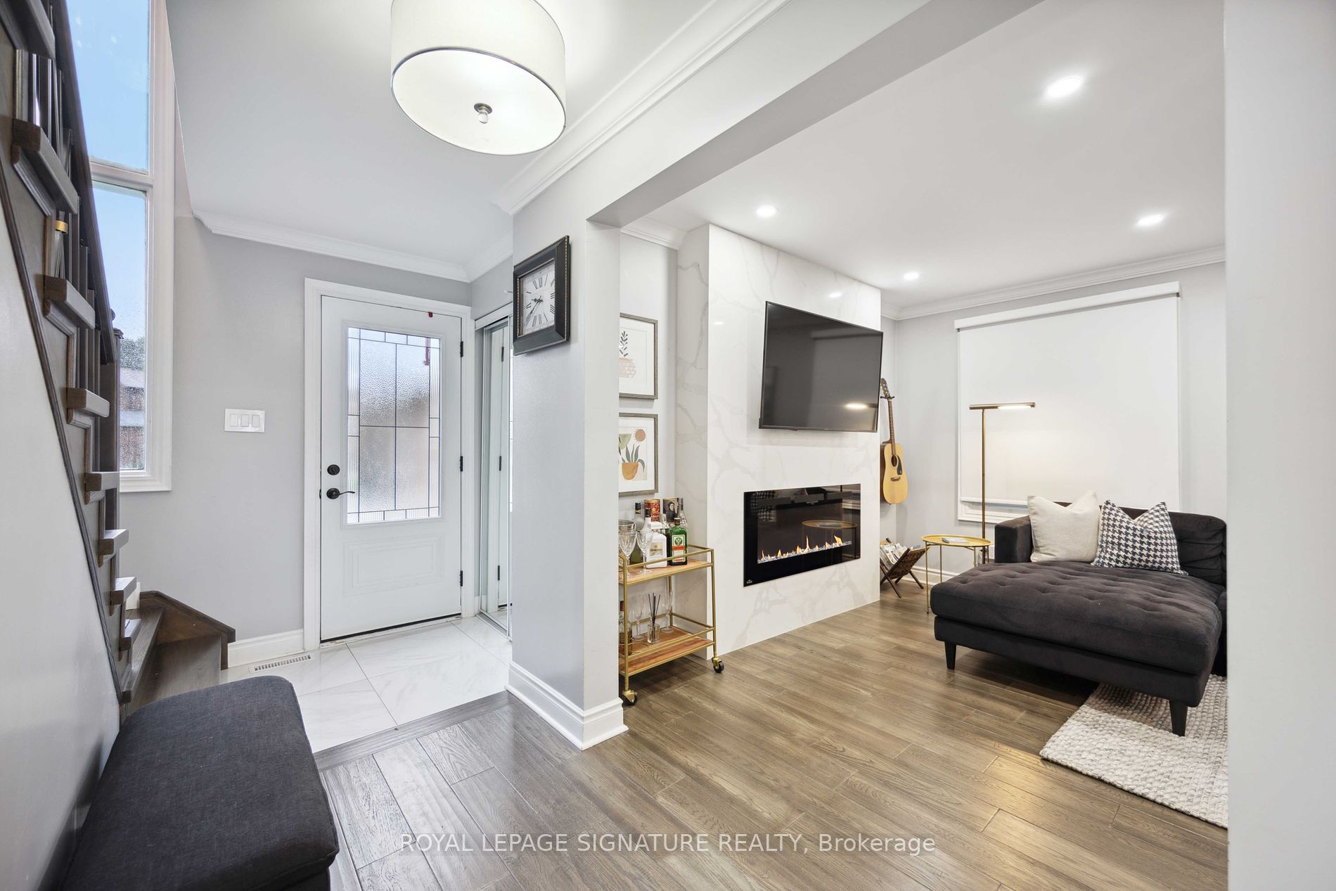 674 Sultana Square
