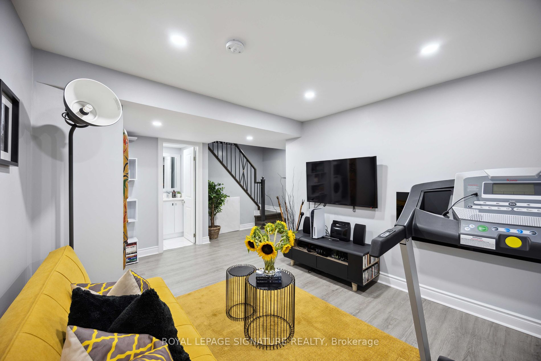 674 Sultana Square