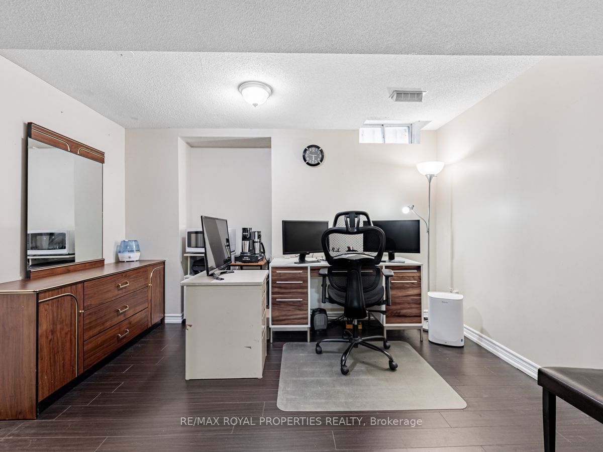 2197 Wildwood Crescent