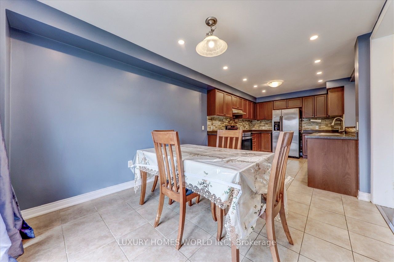 25 Swansea St