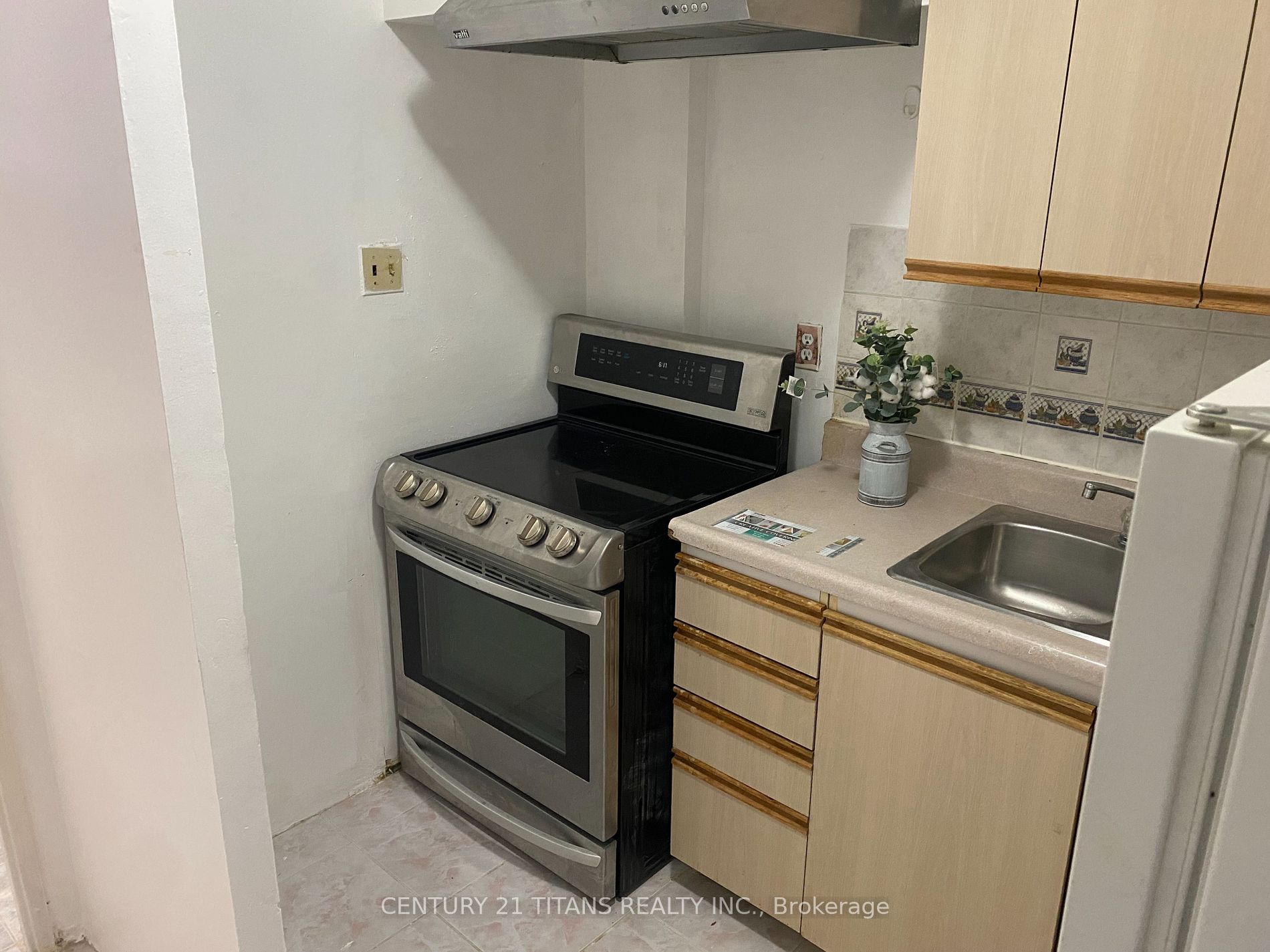 4064 Lawrence Ave E, #210