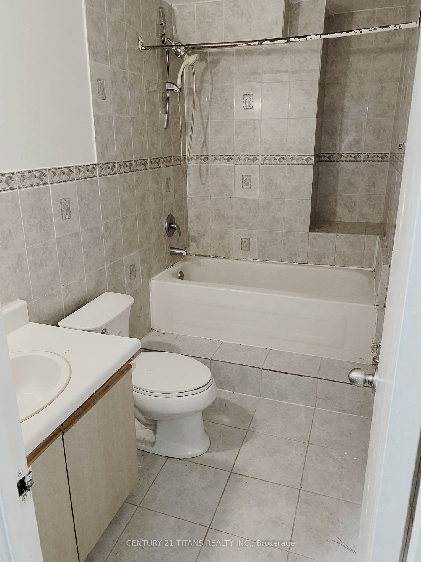 4064 Lawrence Ave E, #210