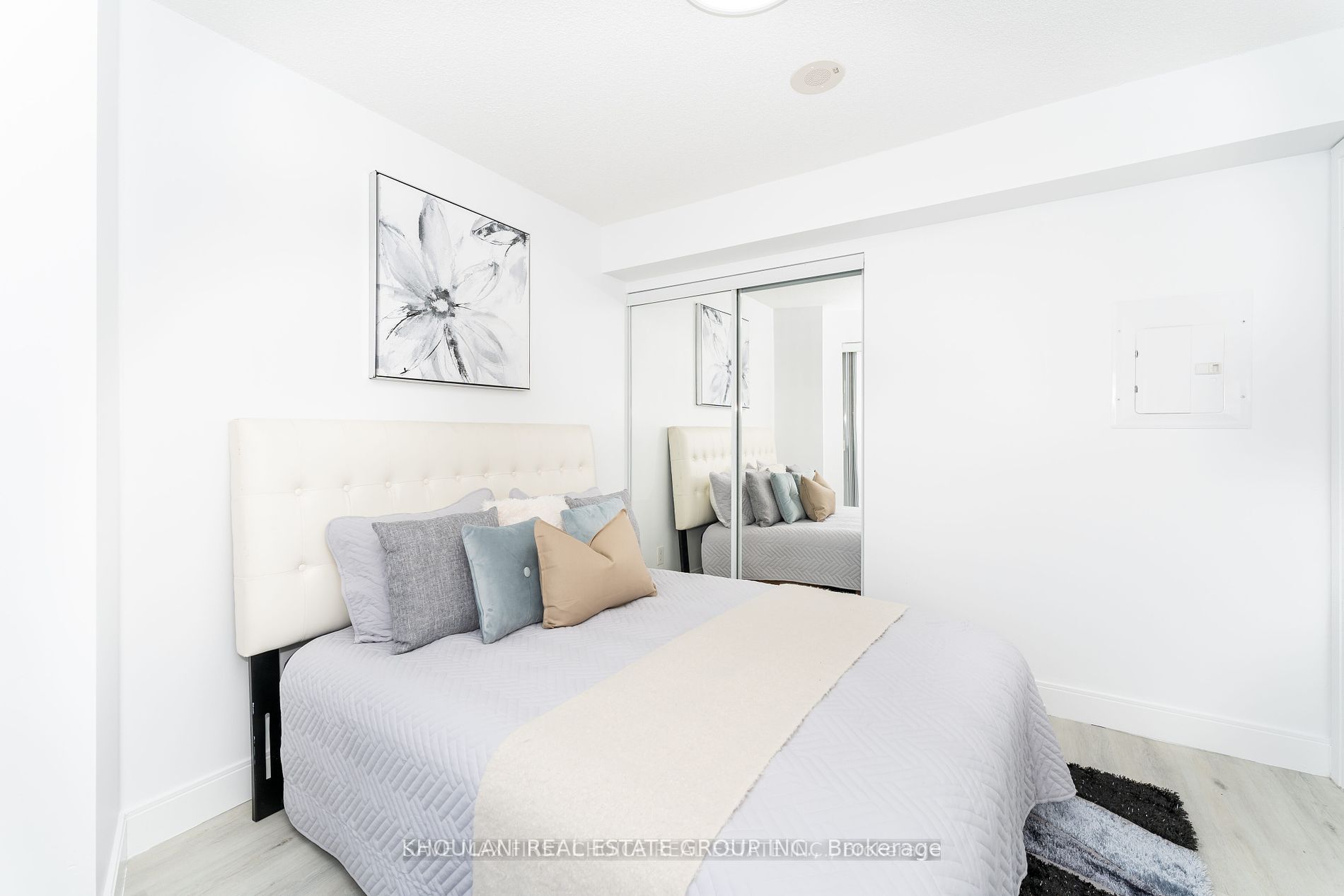 135 Village Green Square #3922
