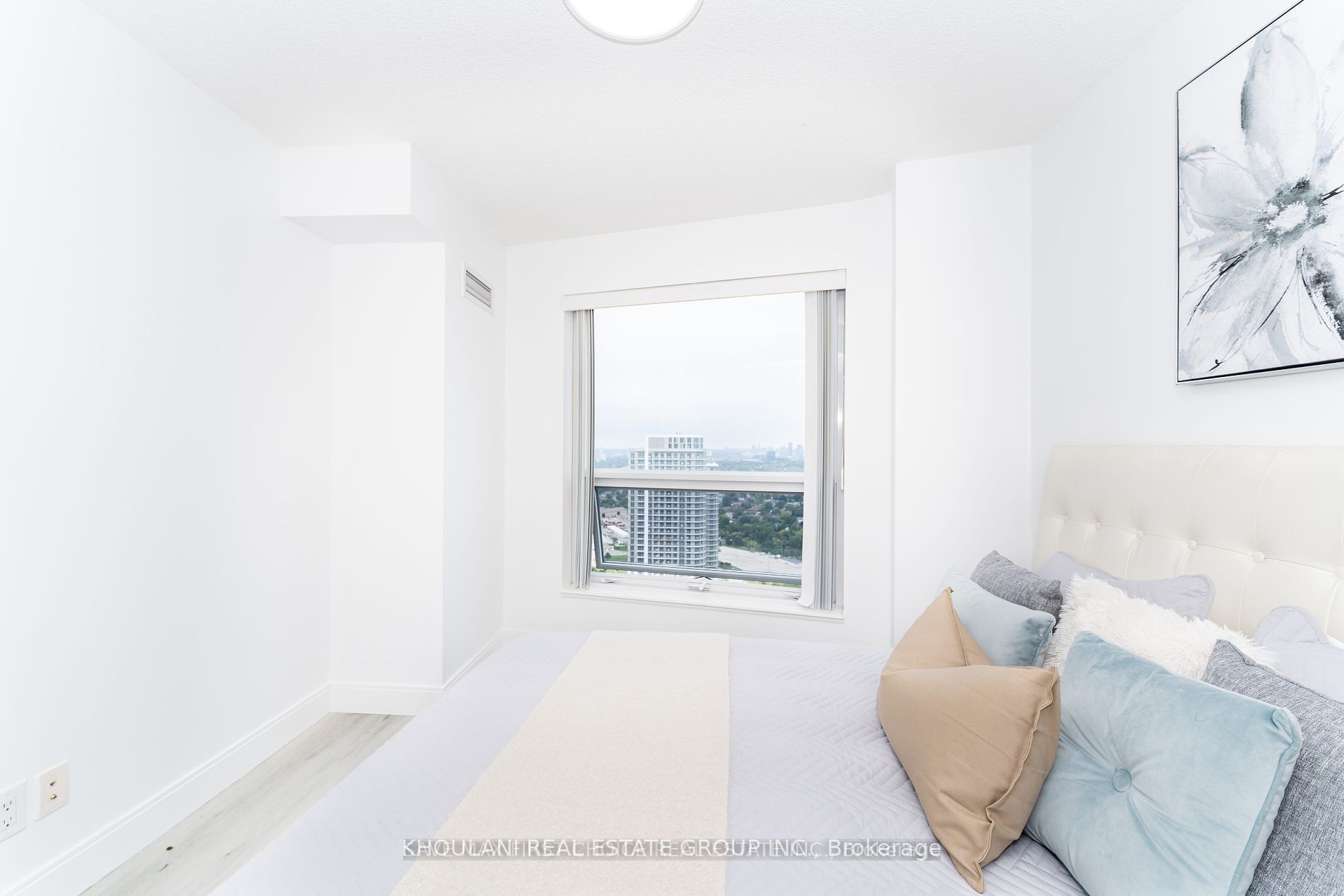 135 Village Green Square #3922