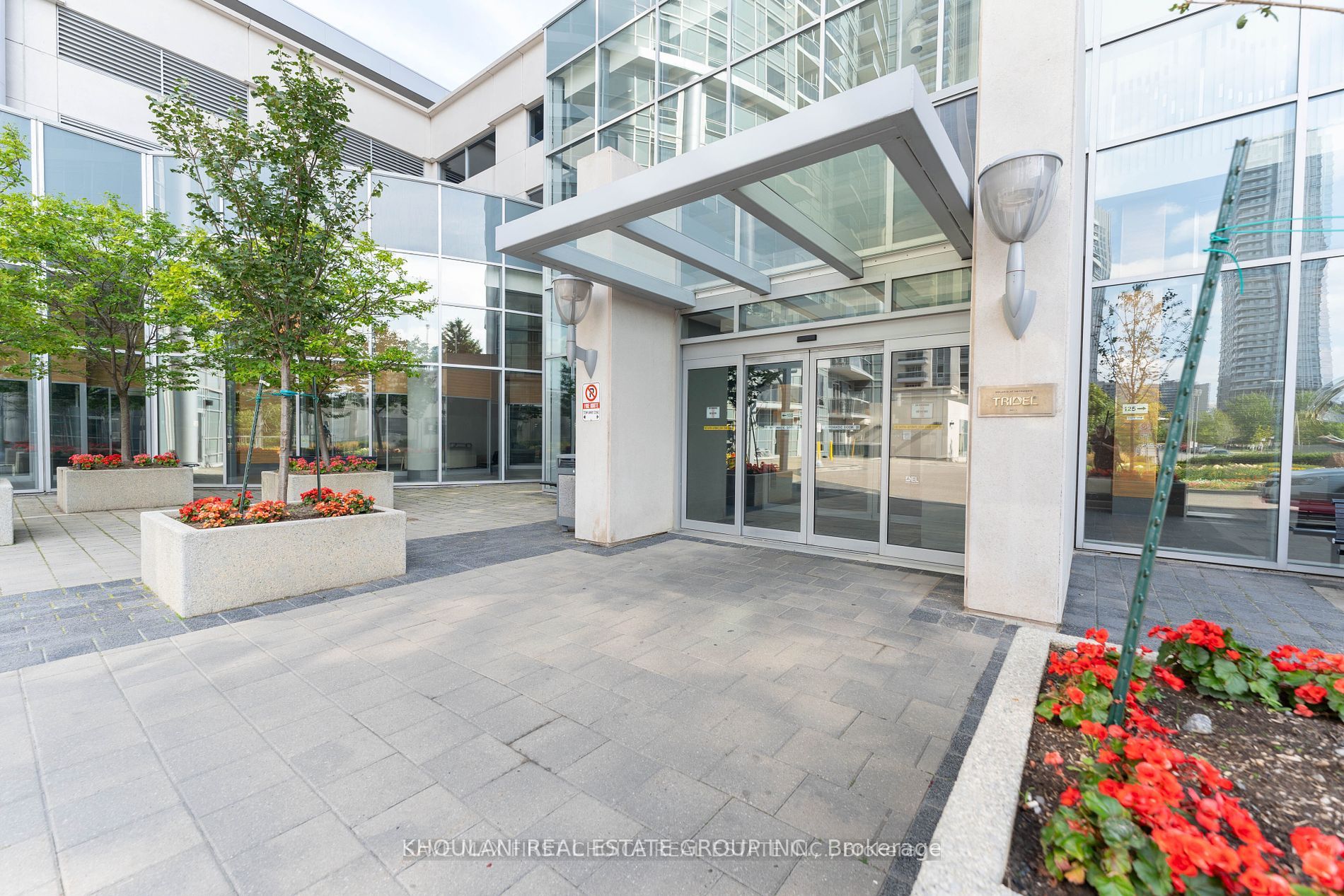 135 Village Green Square #3922