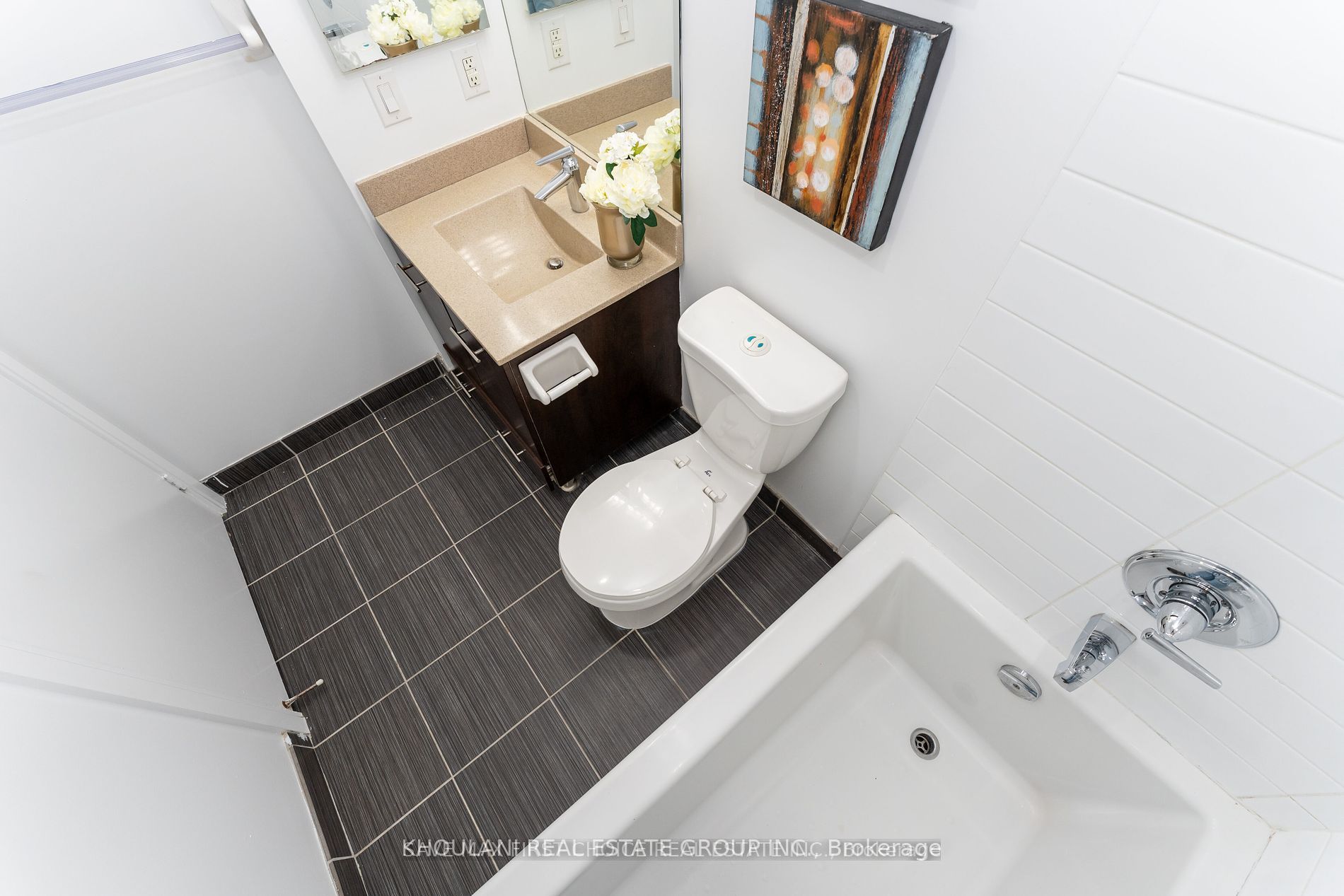 135 Village Green Square #3922