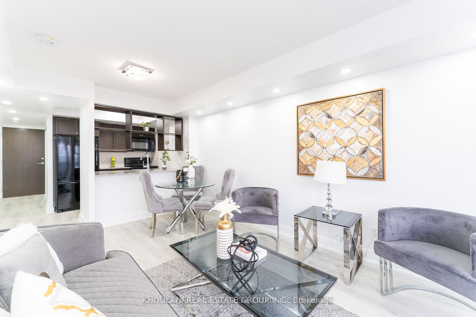 135 Village Green Square #3922