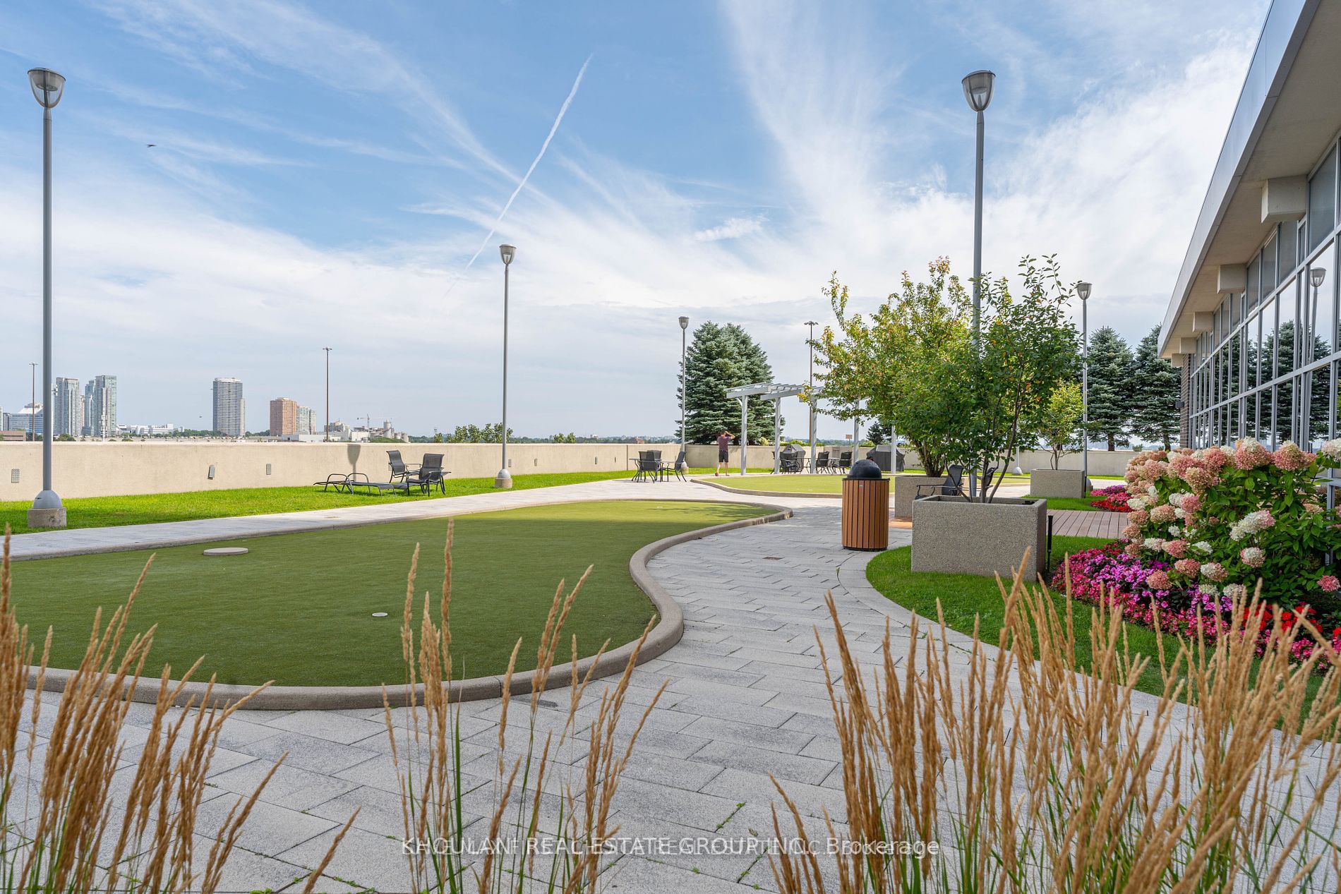 135 Village Green Square #3922