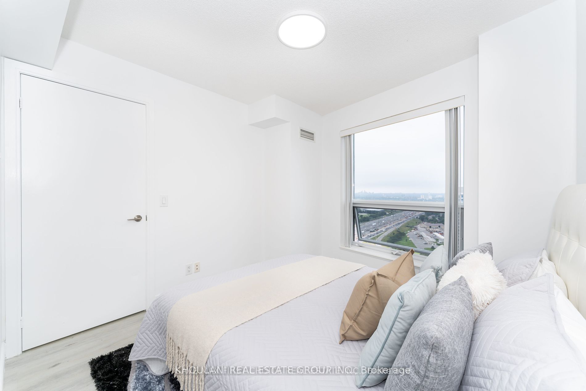135 Village Green Square #3922