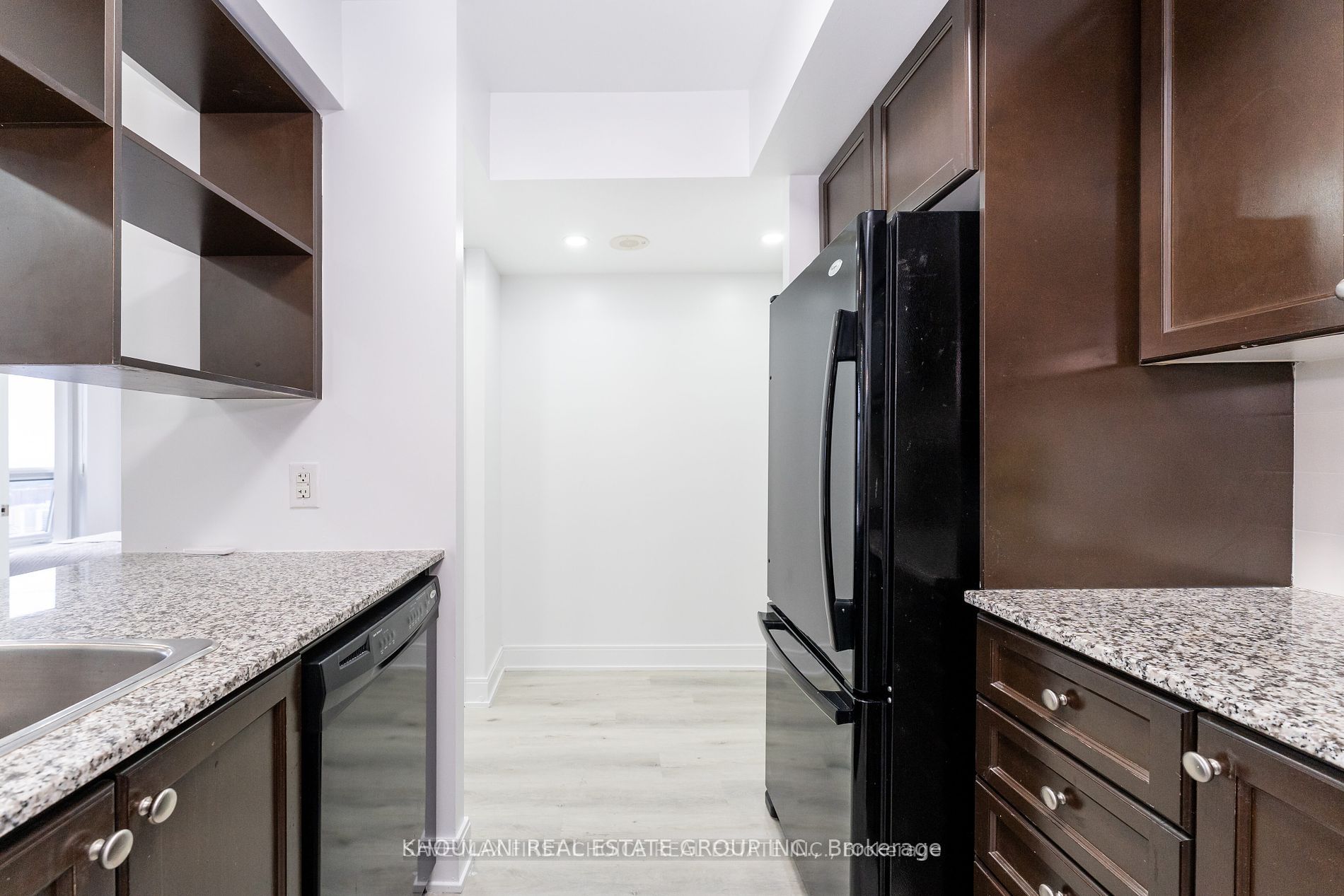 135 Village Green Square #3922