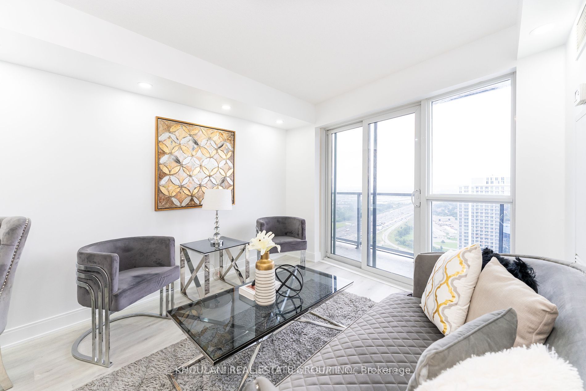 135 Village Green Square #3922
