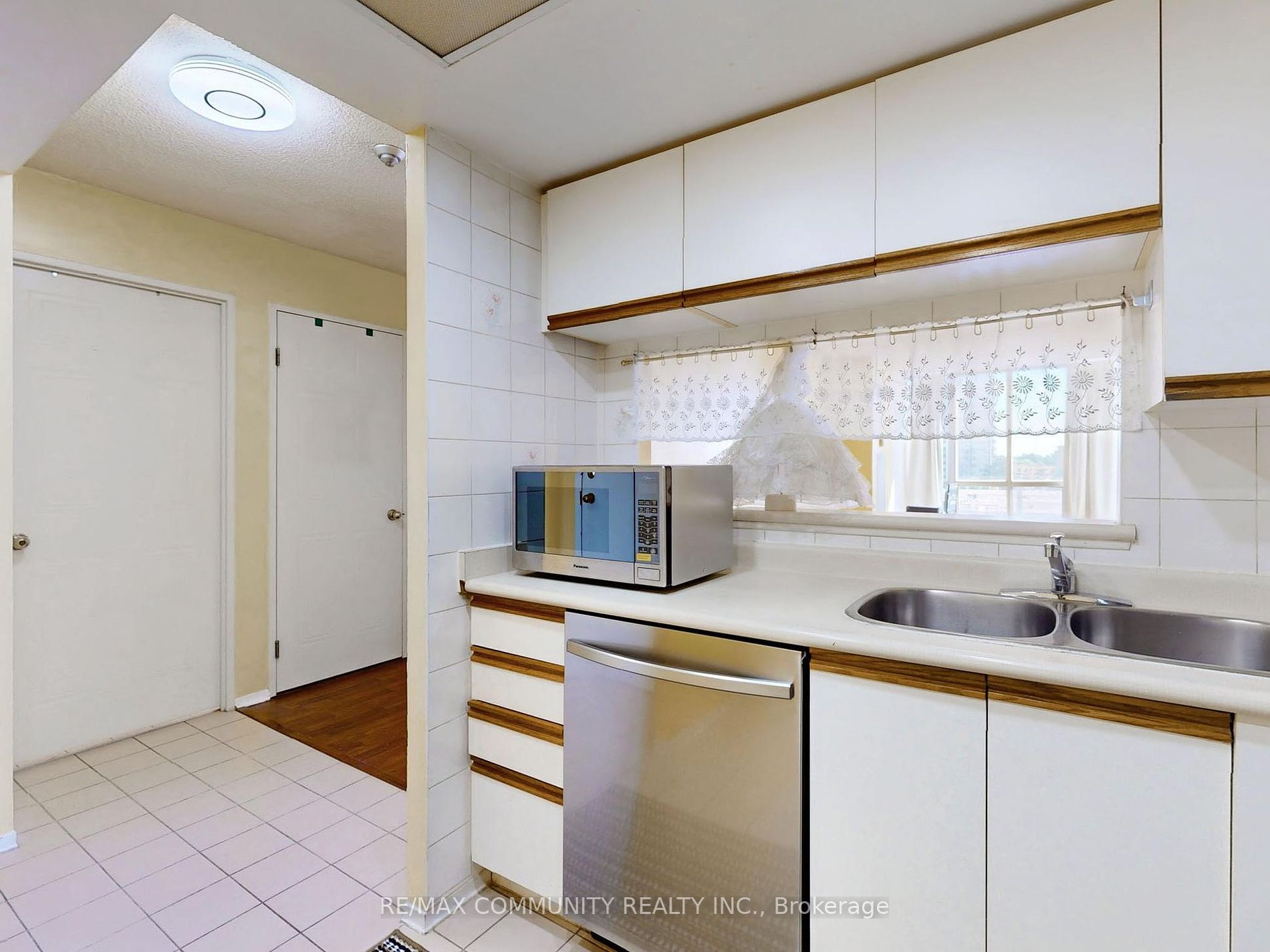 1470 Midland Avenue, #511