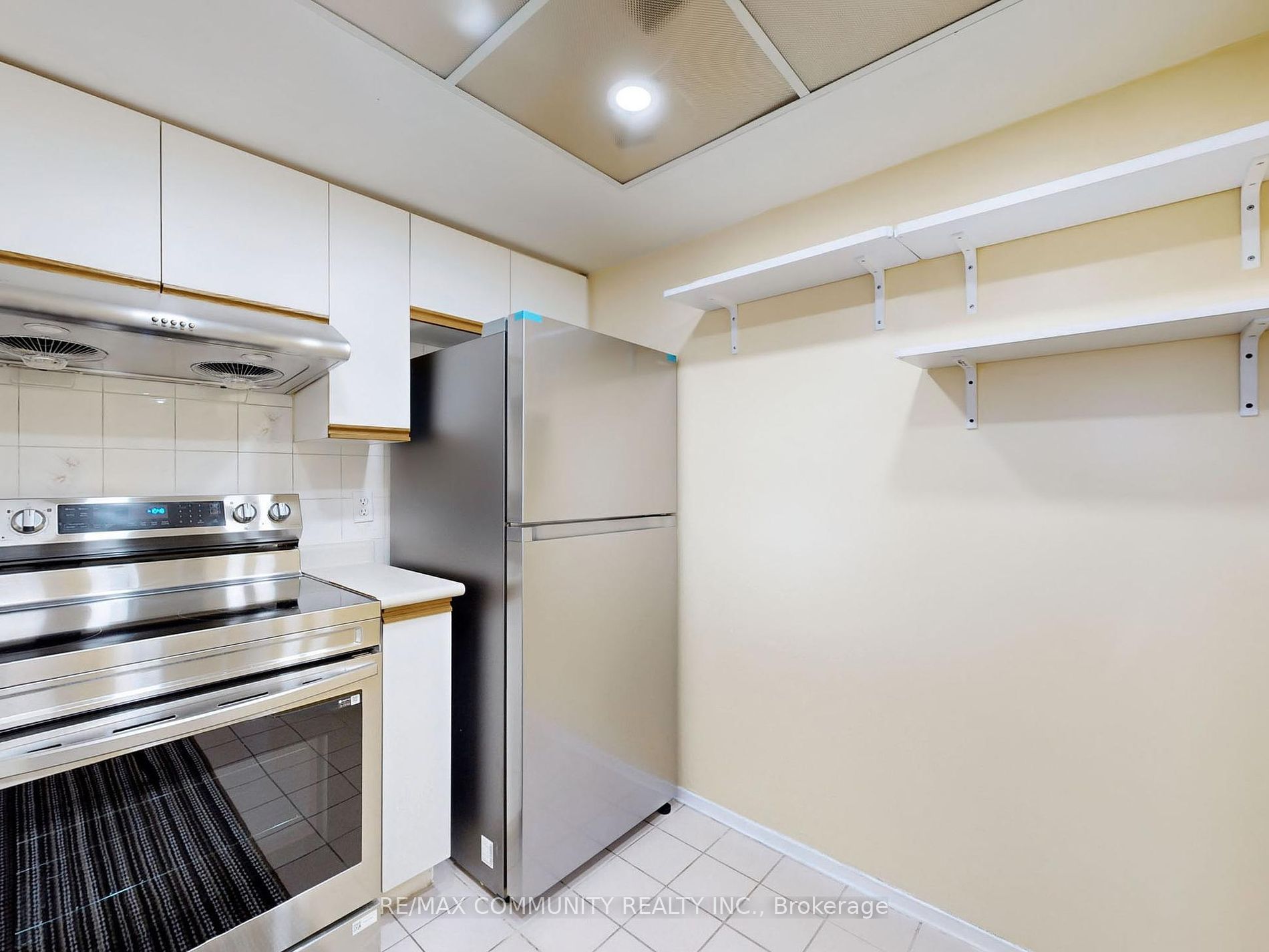 1470 Midland Avenue, #511