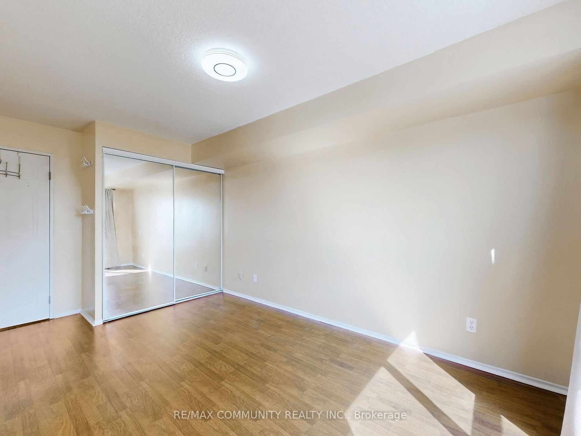 1470 Midland Avenue, #511