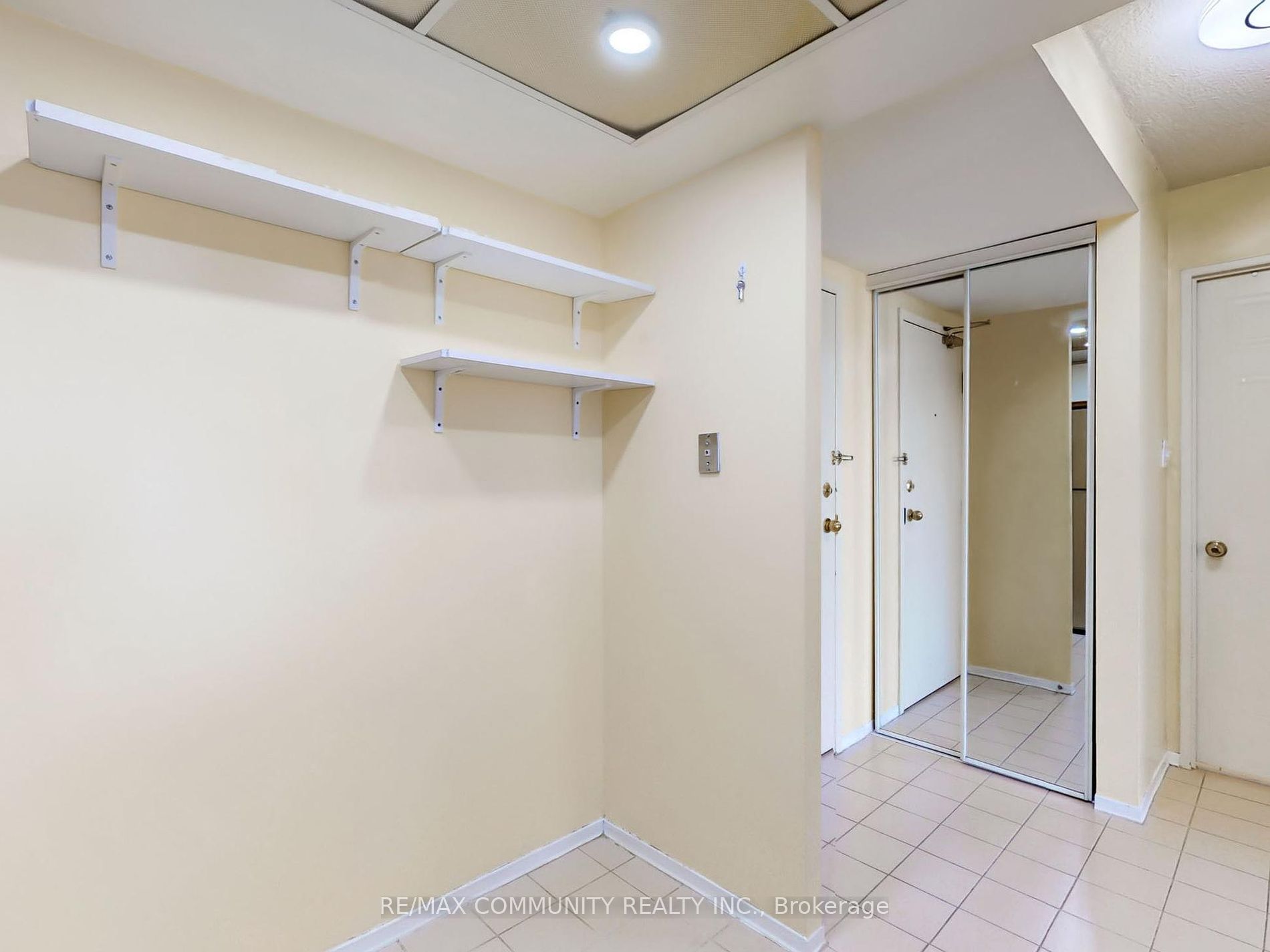 1470 Midland Avenue, #511
