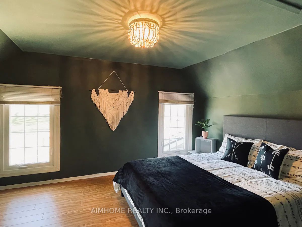 59 Muskoka Ave