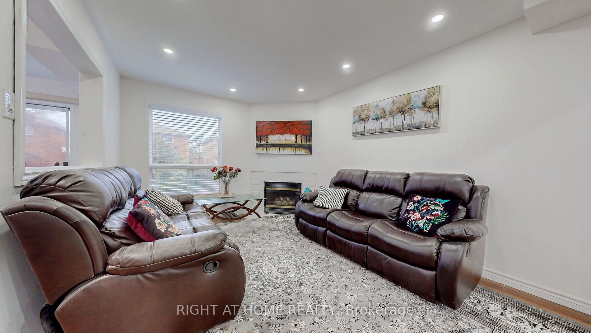 24 Holmes Crescent